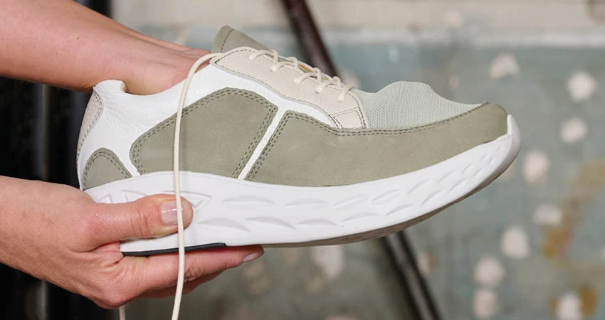 Shoes with stretch for claw toes