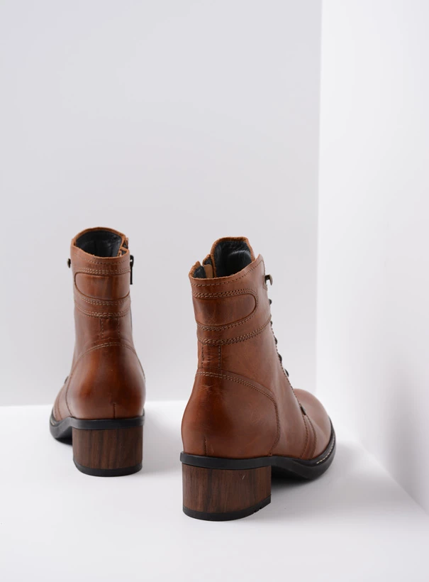 wolky biker boots 01260 red deer 30430 cognac leather back