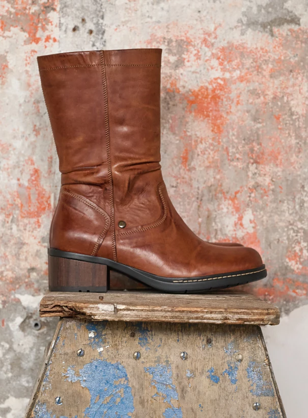 wolky mid calf boots 01261 edmonton 30430 cognac leather detail