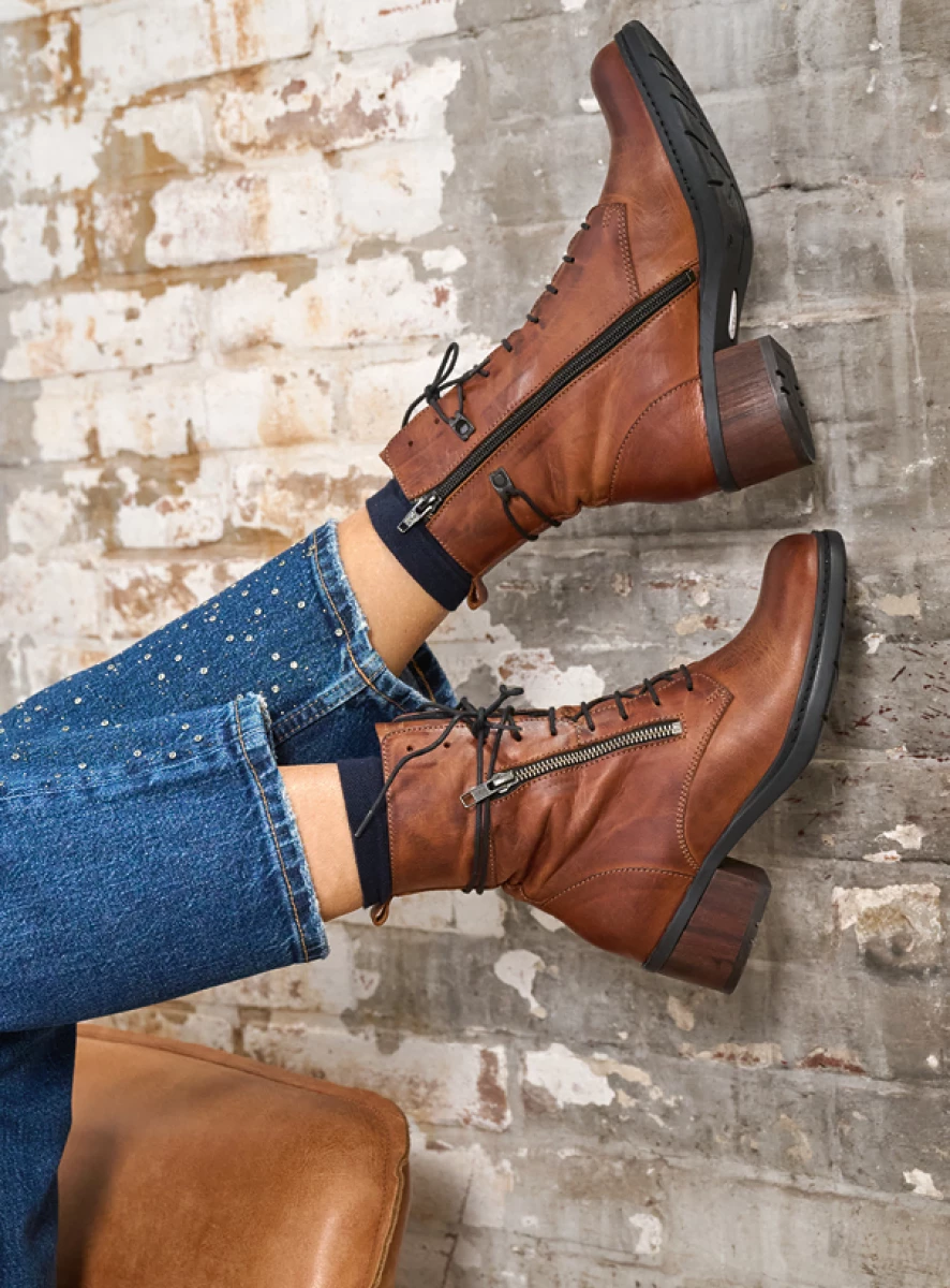 Foxy tan boots outlet