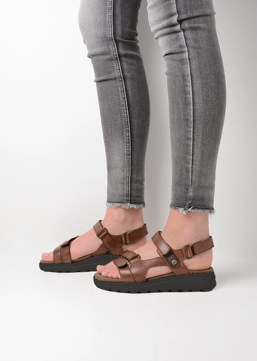 wolky sandals 01525 mile 50430 cognac leather sfeer