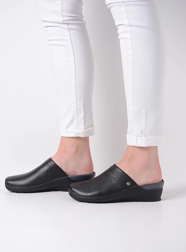 wolky clogs 02575 go 31000 black leather detail