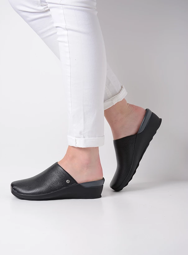 wolky clogs 02575 go 31000 black leather sfeer