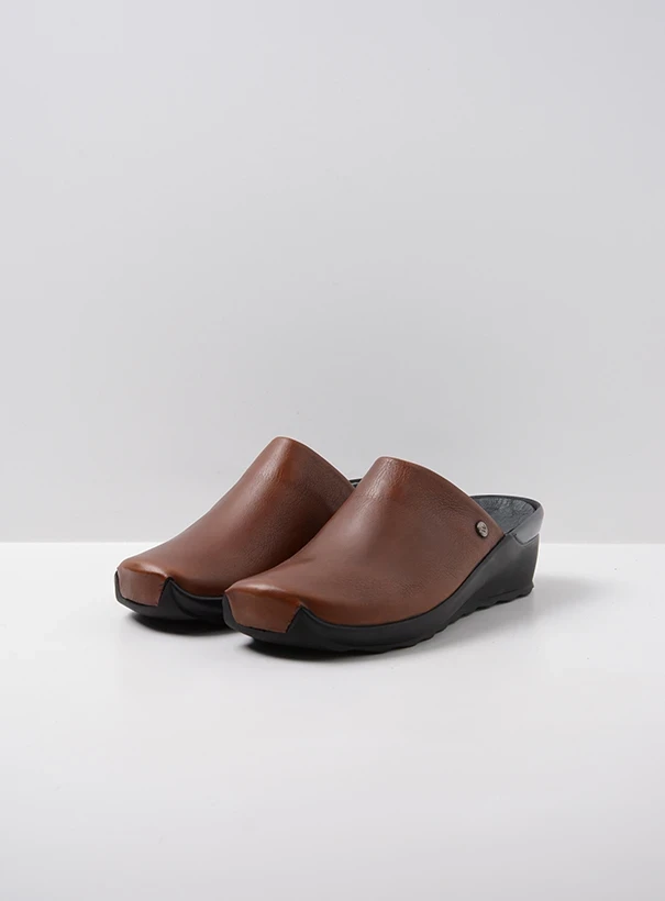 wolky clogs 02575 go 31430 cognac leather front