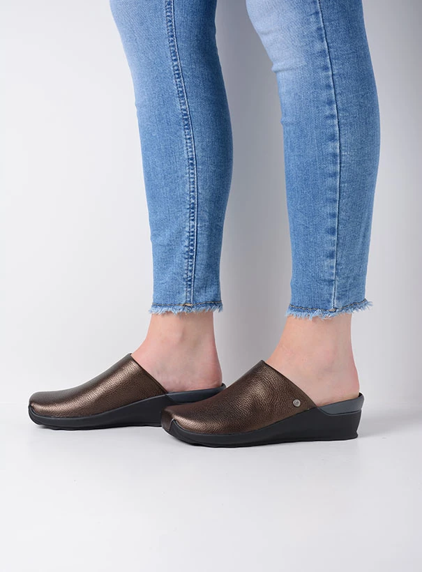 wolky clogs 02575 go 71320 bronze leather detail
