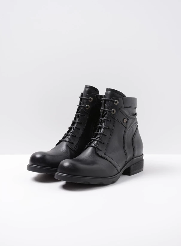 wolky biker boots 02625 center 20000 black leather front