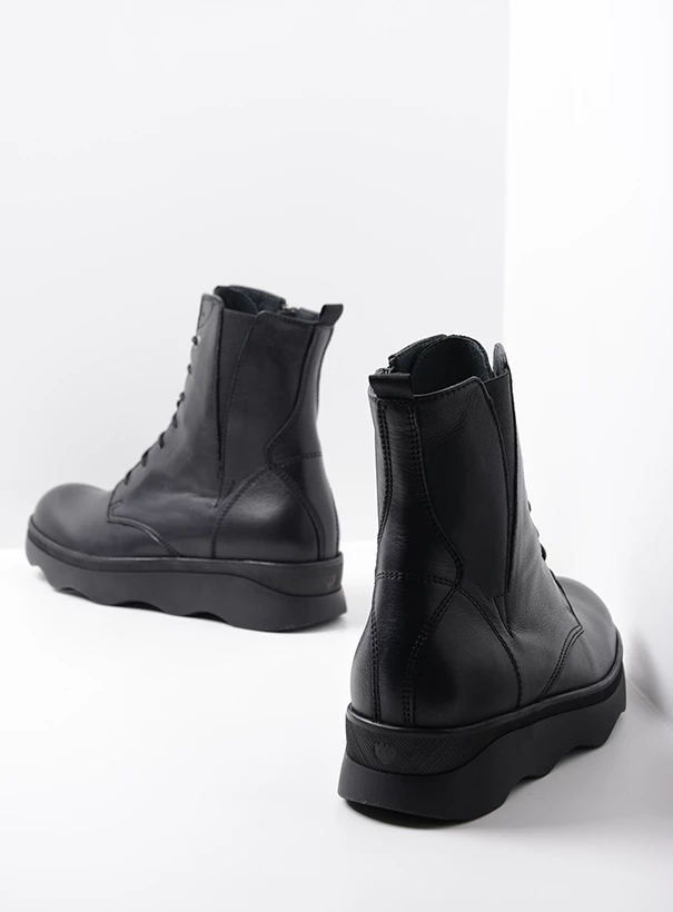 wolky boots 02975 akita 30000 black leather back