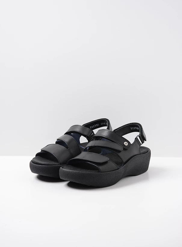 wolky sandals 03223 avalon 30000 black leather front