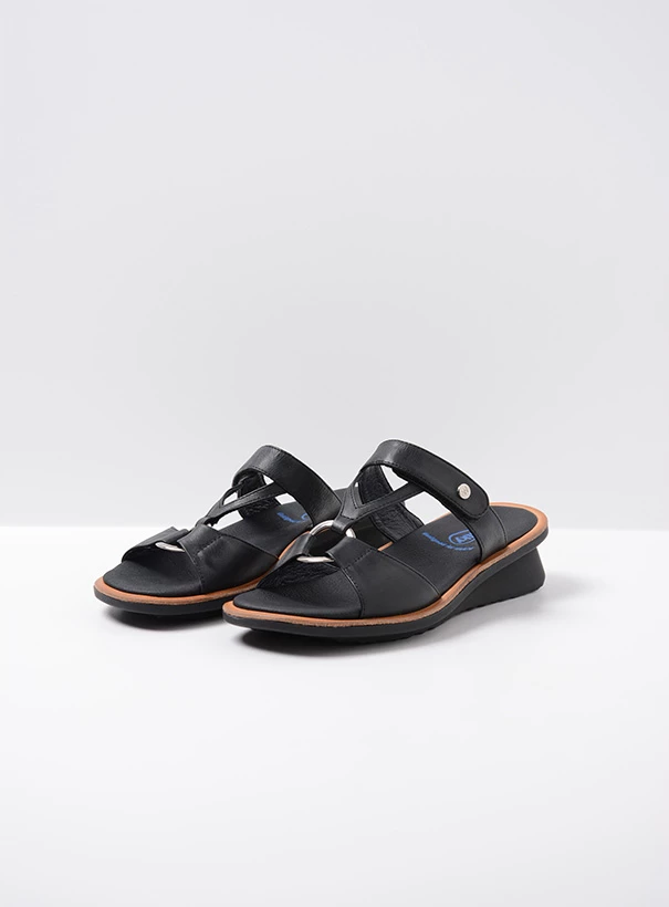 wolky sandals 03307 isa 21000 black leather front