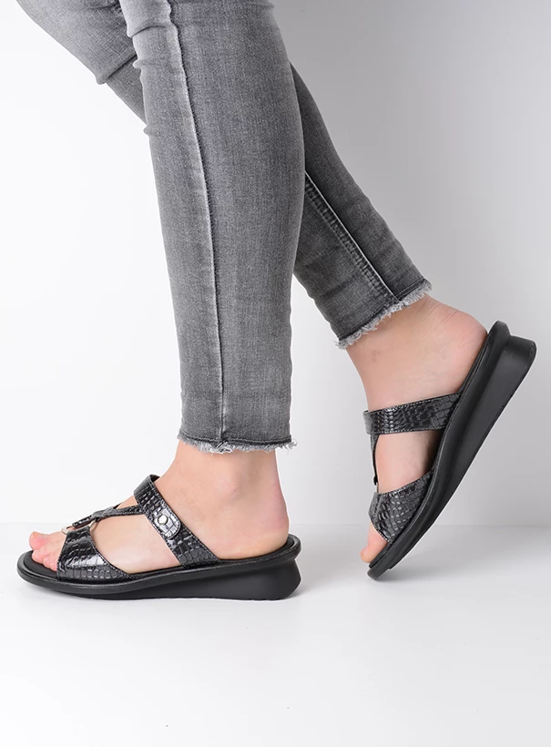 wolky sandals 03307 isa 67210 anthracite crocolook leather detail