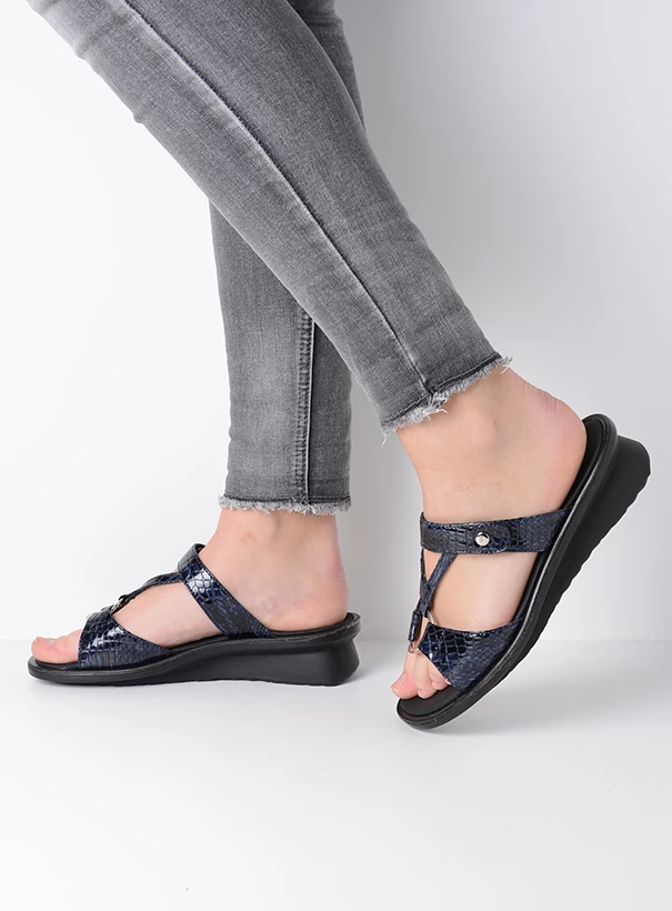wolky sandals 03307 isa 67800 blue crocolook leather detail