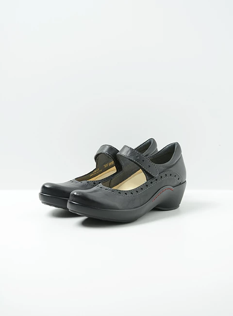 wolky mary janes 03450 sud 50000 black leather front