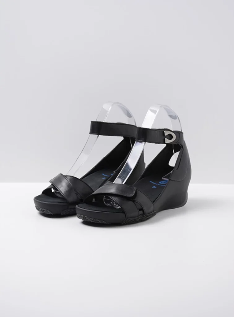 Buy your Wolky Era black leather shoes online Wolky