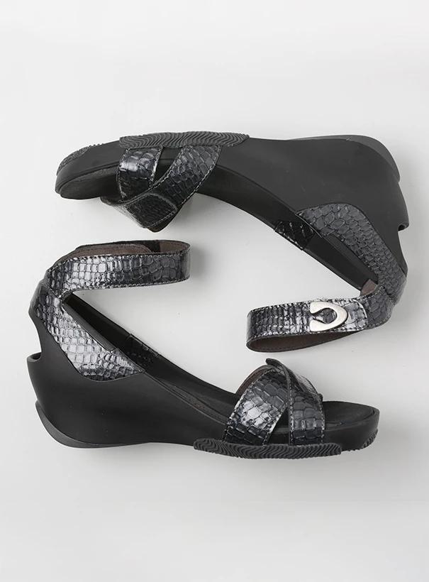 wolky sandals 03776 era 67210 anthracite crocolook patent leather top