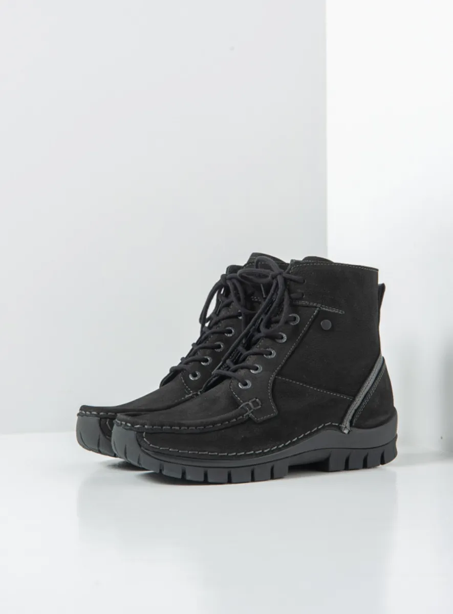 Wolky Vibe - black nubuck Lace up boots for women