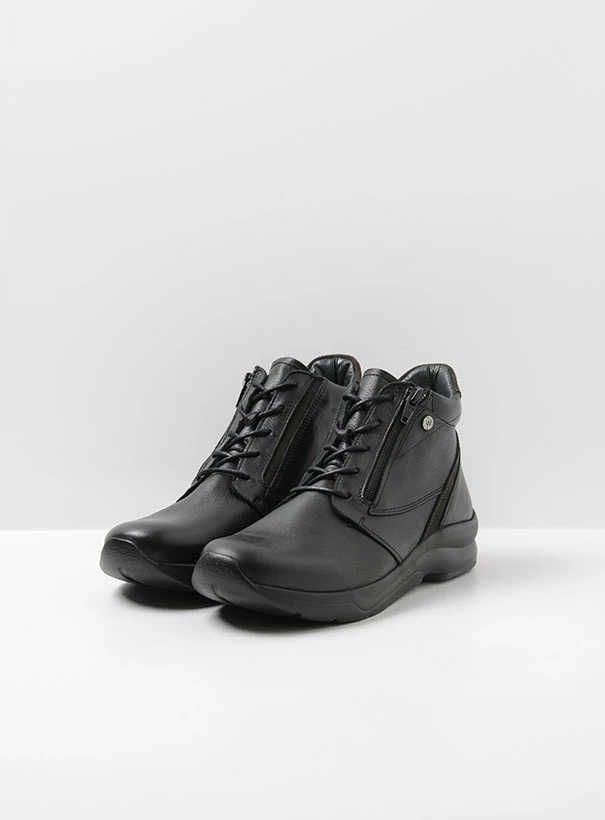 wolky high lace up shoes 05891 glacier 24000 black leather front