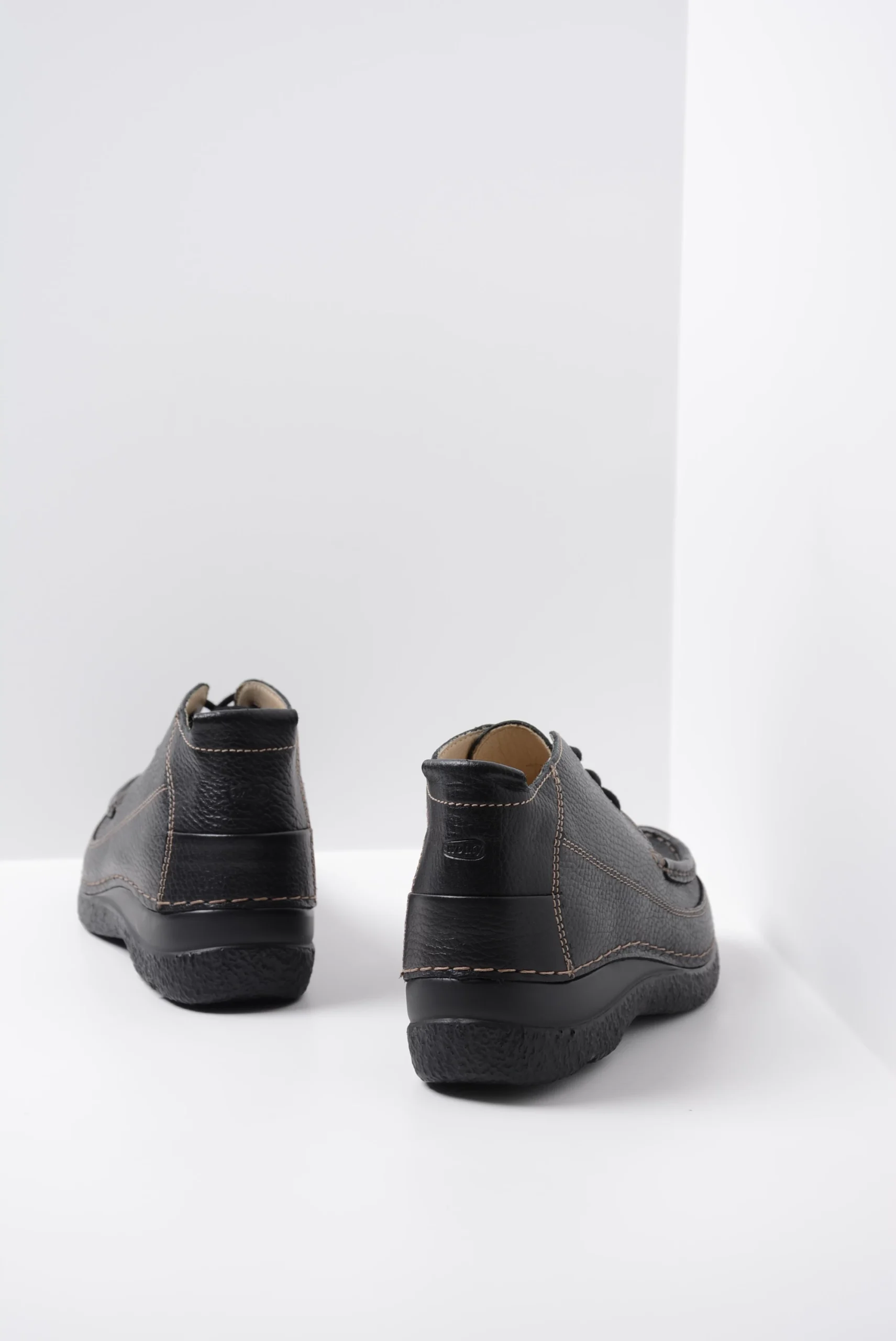 wolky comfort shoes 06200 roll moc 70000 black leather back