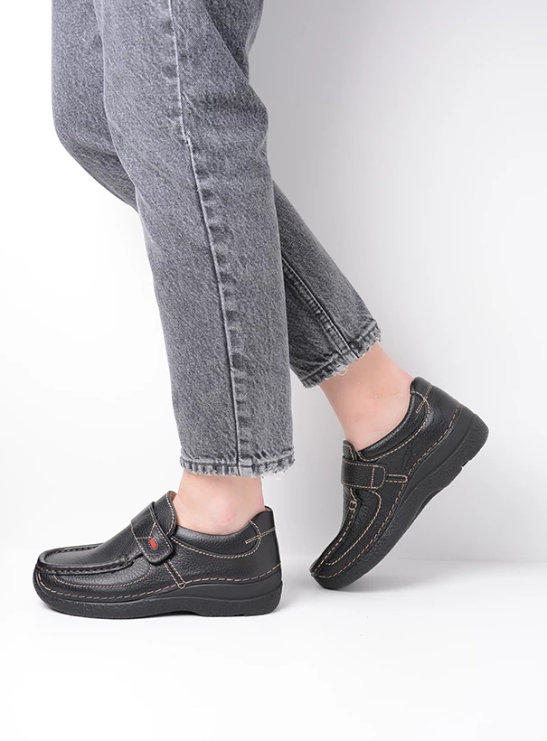 wolky comfort shoes 06221 roll strap 70000 black printed leather detail
