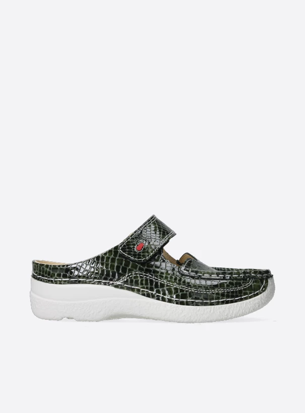 wolky comfort shoes 06227 roll slipper 67770 green crocolook patent leather