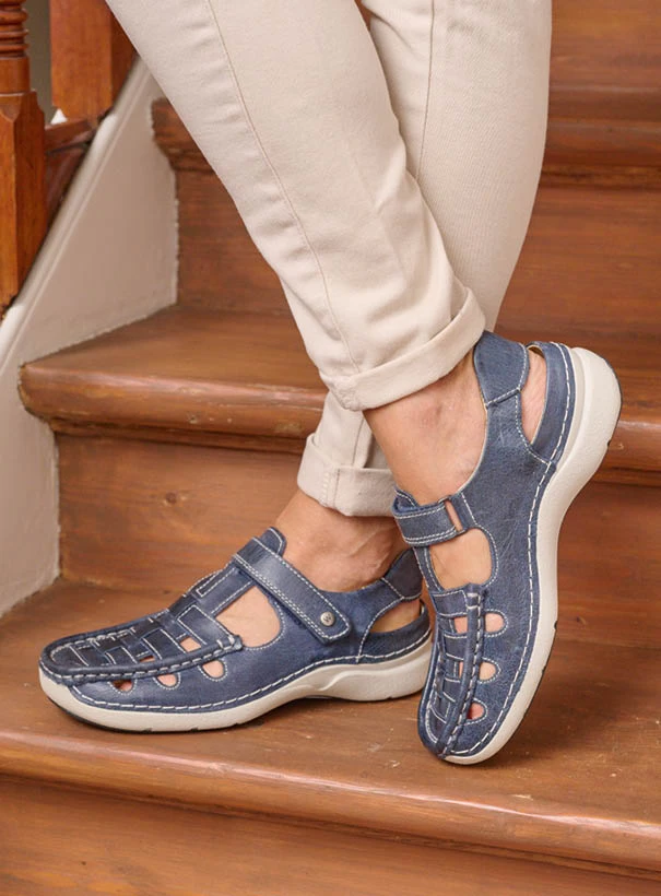 wolky comfort shoes 07204 rolling sun 35800 blue leather detail